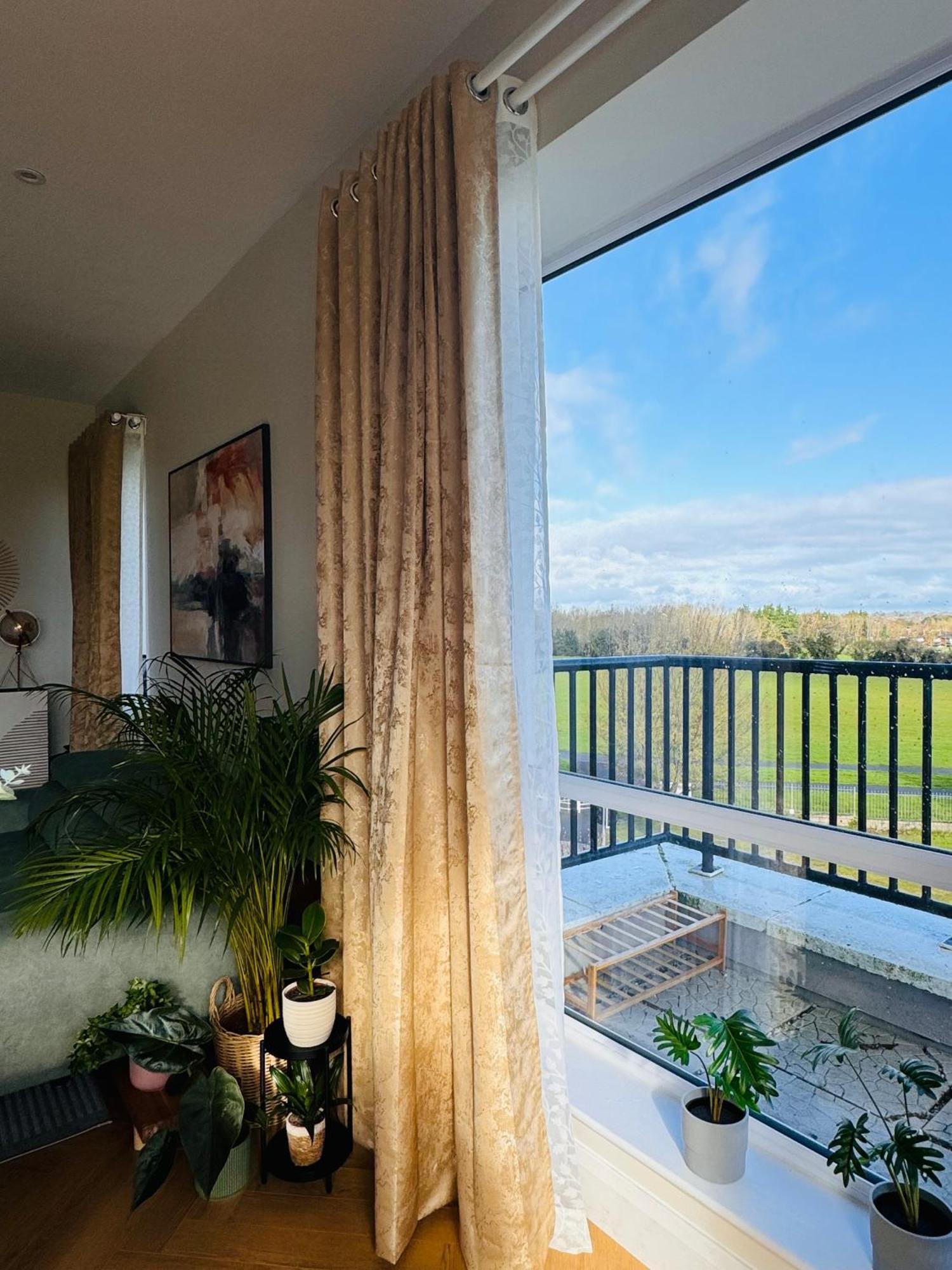 Finnstown Hall- Private Room In Shared Apartment With The Host Dublin Luaran gambar